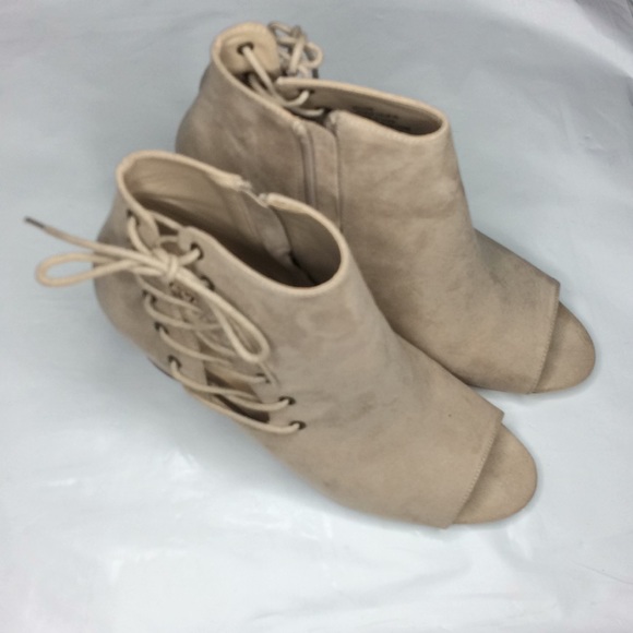 Peep Toe Lace Up Booties W1 - Picture 5 of 6